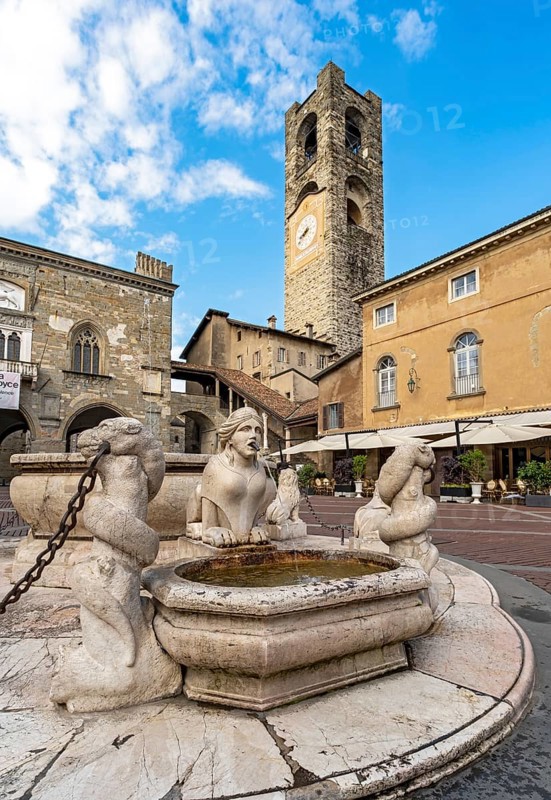 Fontana Contarini and Campanone tower, Piazza Vecchia, Citta alta, Bergamo, Italy, Europe