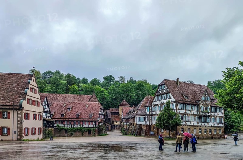 Monastery courtyard with half-timbered houses of the former Cistercian Abbey Maulbronn, UNESCO World Heritage Site, Maulbronn Monastery, Kraichgau, Baden-Württemberg, Germany, Europe