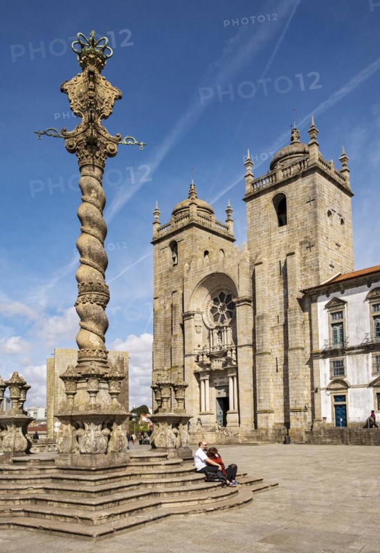Pillory of Porto, Pelourinho do Porto, and the Porto Cathedral, Sé do Porto, Portugal, Europe