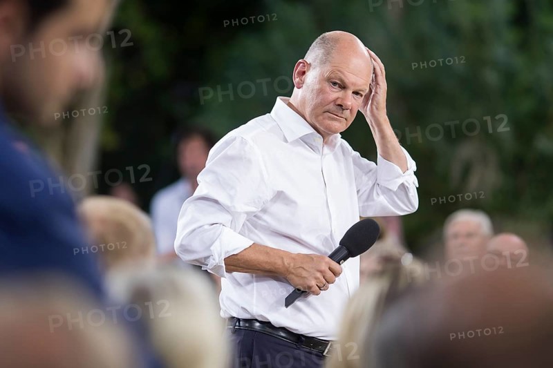 Olaf Scholz (Chancellor of the Federal Republic of Germany, SPD) surrounded by guests at the Chancellor's meeting at ufaFabrik in Berlin on 4 September 2024