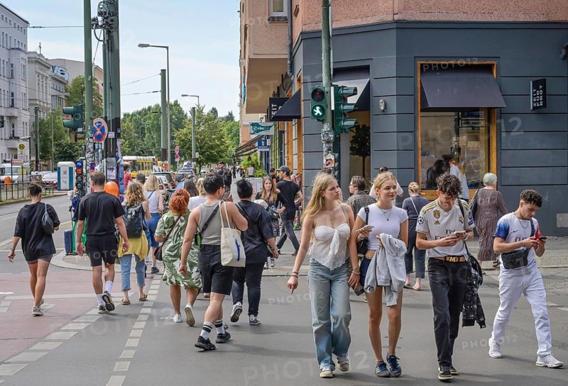Pedestrians, passers-by at Eberswalder Straße underground station, Schönhauser Allee, Prenzlauer Berg, Pankow, Berlin, Germany, Europe