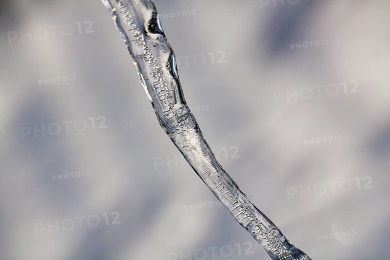 Single icicle, macro, unusually cold winter 2010, symbol photo winter weather, sub-zero temperatures, past, meteorology, Höxter, Germany, Europe