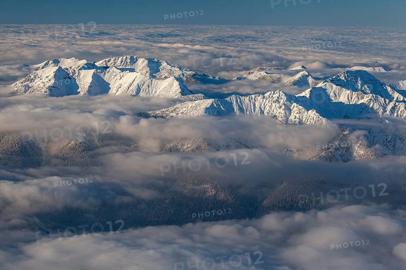 Mountain peaks above high fog, evening light, winter, view from Zugspitze to Ammergau Alps, Upper Bavaria, Bavaria, Germany, Europe