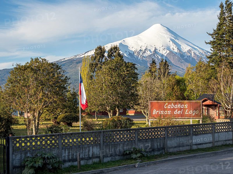 Holiday cabins near beach Playa Ensenada, lake Llanquihue, volcano Osorno, chilenean lake district, Los Lagos region, Chile, South America
