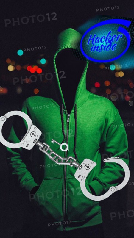 Symbol photo, crime, cybercrime, data theft, cybercrime, crime, police, handcuffs, law, court, paragraphs, threat, violent crime, fear, suspects, arrest, arrest, crime statistics, minor offenders, asylum policy, violent offenders, migrants, robbery, theft, murder