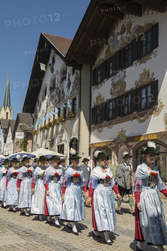 Traditional traditional costume parade, Garmisch-Partenkirchen, Werdenfelser Land, Upper Bavaria, Bavaria, Germany, Europe