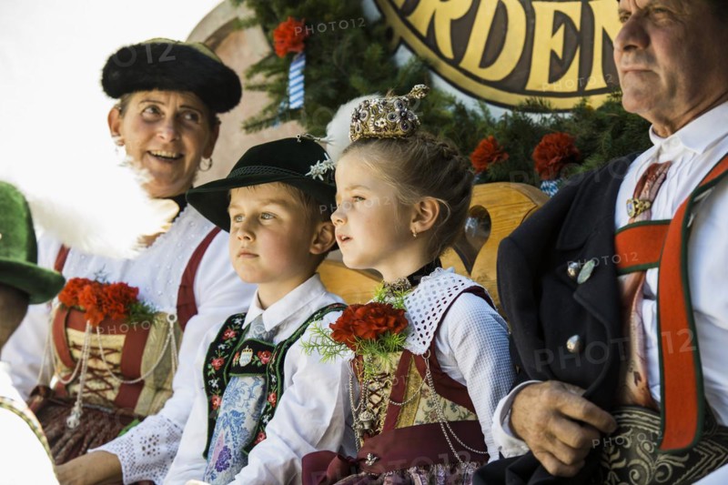 Traditional traditional costume parade, Garmisch-Partenkirchen, Werdenfelser Land, Upper Bavaria, Bavaria, Germany, Europe