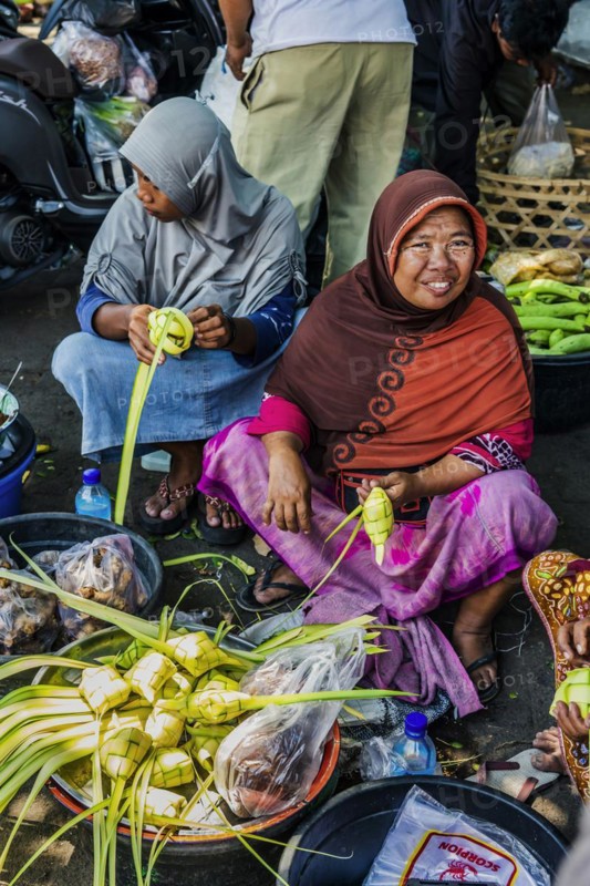 Traditional authentic food market, vendor, woman, fruit, vegetable, fresh, food, nutrition, sale, trade, bazaar, authentic, disease vector, food law, food control, stall, Asian, vegetable market, local, hygiene, virus, tradition, traditional, health, marketplace, market hall, tropical, travel, tourism, culture, poverty, presentation, cleanliness, person, Muslim, Islam, Lombok, Indonesia, Asia