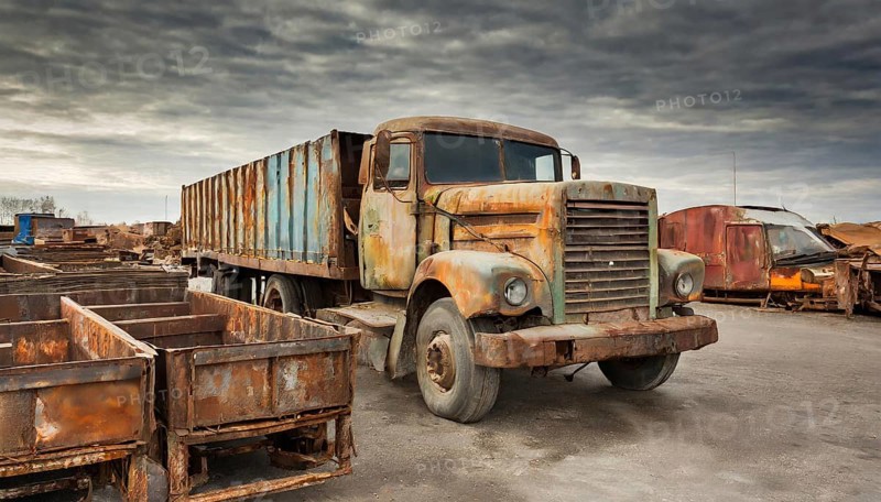 Rusty lorry in a scrapyard, surrounded by other old vehicles, symbol photo, AI generated, AI generated