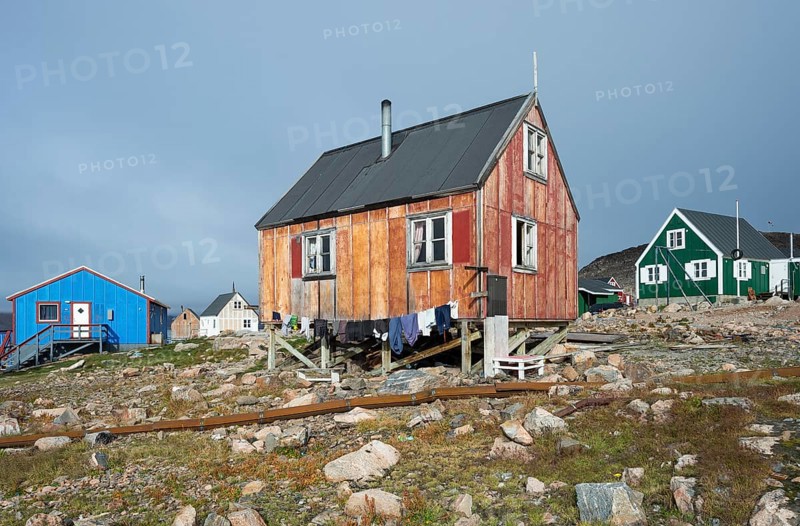 Colourful houses on rocky ground, remote Arctic Inuit settlement Ittoqqortoormiit, Scoresbysund or Scoresby Sund or Greenlandic Kangertittivaq, East Greenland, Greenland, North America