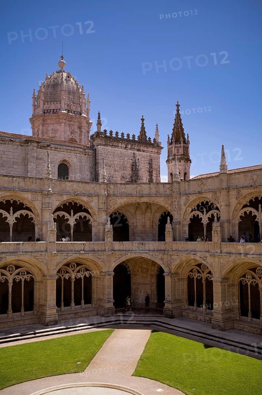 Cloister, inner courtyard, monastery church Santa Maria de Belém, Hieronymite monastery Mosteiro dos Jerónimos, also Mosteiro de Belém, Belém, Lisbon, Portugal, Europe