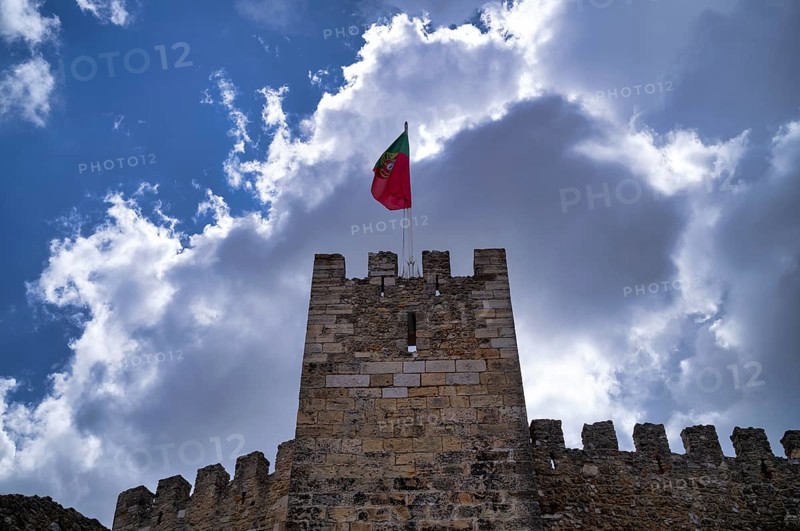 Defence defence tower, castle wall, Portuguese flag, castle, Castelo de São Jorge, Lisbon, Portugal, Europe