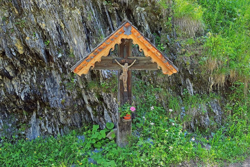 Wayside cross, Hinterbichl, municipality of Prägraten am Großvenediger, Austria, Europe