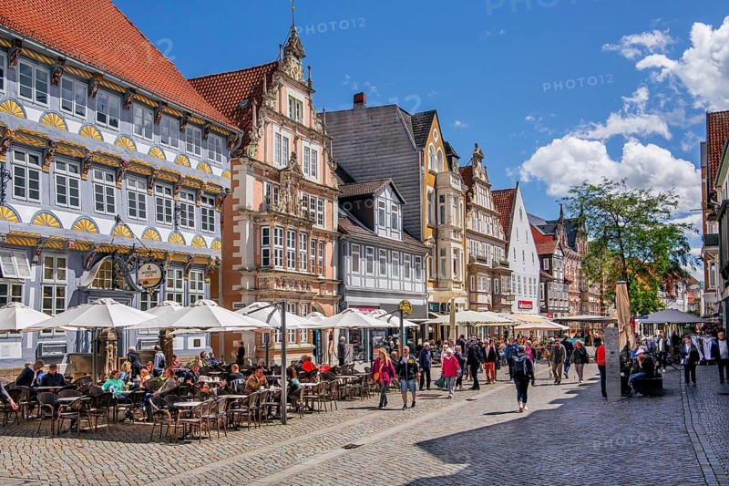 Pedestrian zone Osterstrasse with street café in the old town, Hamelin, Upper Weser, Weser, Weserbergland, German Fairytale Route, Lower Saxony, Germany, Europe
