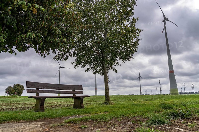 Wind farm north-east of Bad Wünnenberg, field path with park bench, North Rhine-Westphalia, Germany, Europe