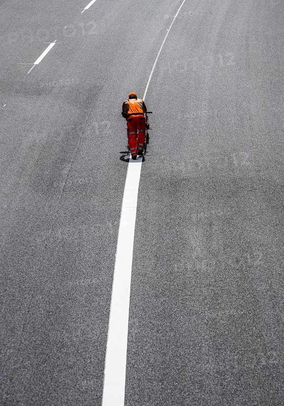 Marking work after the renewal of the road surface on the A40 motorway between the Kaiserberg junction and Mülheim-Heißen, in the direction of Essen, over a length of 7.6 kilometres, with whisper asphalt, so-called open-pored asphalt, 10-day closure of the motorway, North Rhine-Westphalia, Germany, Europe