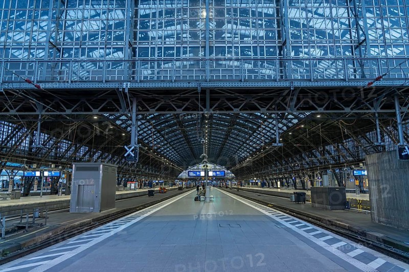 3-day strike by the railway union GDL, only very few local and long-distance trains run, empty Cologne Central Station, which is otherwise full of travellers and trains at rush hour, Cologne, North Rhine-Westphalia, Germany, Europe