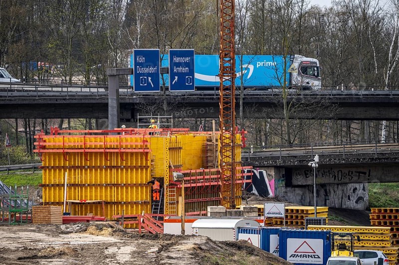 Duisburg-Kaiserberg motorway junction, complete reconstruction and new construction of the A3 and A40 junction, all bridges, ramps, carriageways are being renewed and partly widened, 8 years construction time, railway bridges running there are also being renewed, North Rhine-Westphalia, Germany, Europe