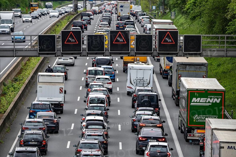 The A3 motorway, heavy traffic on 8 lanes, including the temporarily open hard shoulder, in front of the Hilden motorway junction, looking south, near Erkrath, traffic jam after accident, information board showing delays, North Rhine-Westphalia, Germany, Europe