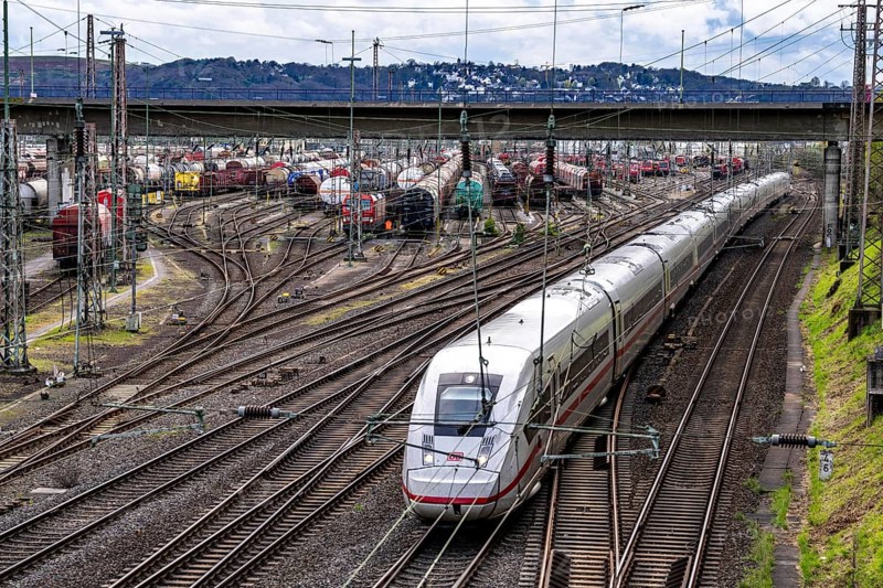 ICE train at Hagen-Vorhalle marshalling yard, one of the 9 largest in Germany, located on the Wuppertal-Dortmund railway line and with 40 directional tracks on which goods trains are assembled, North Rhine-Westphalia, Germany, Europe