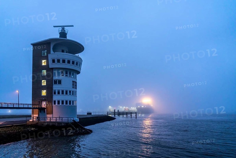 Thick fog in winter, hanging over the mouth of the Elbe into the North Sea, radar tower of the Cuxhaven Waterways and Shipping Office (WSA), radar monitoring of the shipping lanes, shipping traffic in the Elbe estuary, at the Alte Liebe viewpoint, in Cuxhaven, Lower Saxony, Germany, Europe