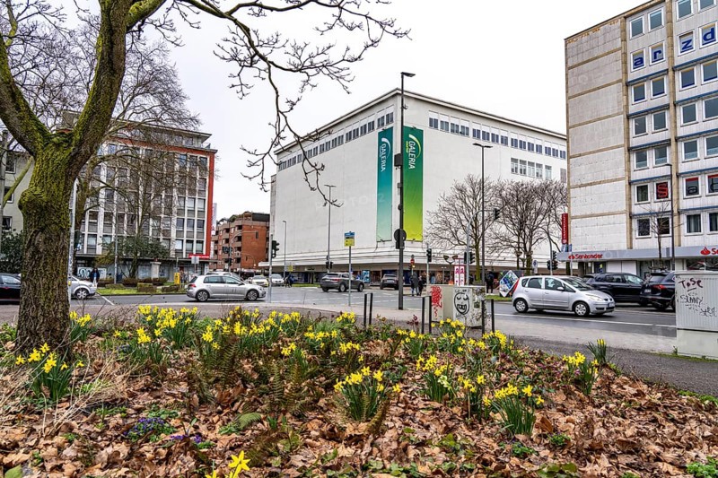 Galeria Kaufhof department stores' in the city centre of Duisburg, on Düsseldorfer Straße, is affected by the department stores' group's closure plans and is due to close at the end of June 2023, North Rhine-Westphalia, Germany, Europe