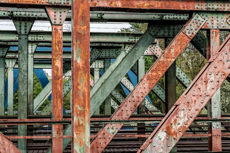 Railway bridges over the Rhine-Herne Canal near Oberhausen, for passenger and freight transport, old steel truss bridges, Oberhausen, North Rhine-Westphalia, Germany, Europe