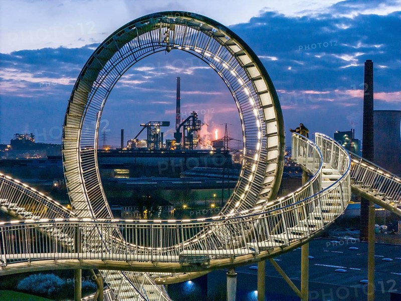 Hüttenwerke Krupp-Mannesmann, HKM in Duisburg-Hüttenheim, coking plant and 2 blast furnaces, sintering plant and power station, Tiger & Turtle landmark, Magic Mountain, walk-in sculpture in the form of a roller coaster on the Heinrich-Hildebrand-Höhe slag heap, North Rhine-Westphalia, Germany, Europe