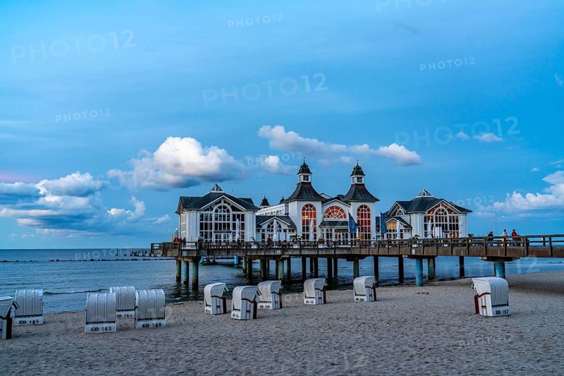 The pier of Sellin, evening mood, sunset, 394 metres long, with restaurant, jetty, beach chairs, island of Rügen, Mecklenburg-Western Pomerania, Germany, Europe