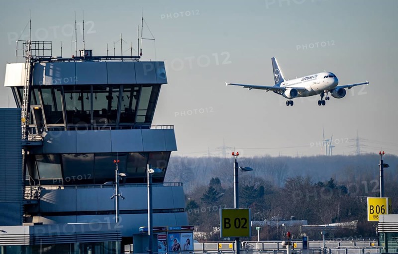 Lufthansa City, aeroplane approaching Düsseldorf Airport, DUS, old air traffic control tower, North Rhine-Westphalia, Germany, Europe