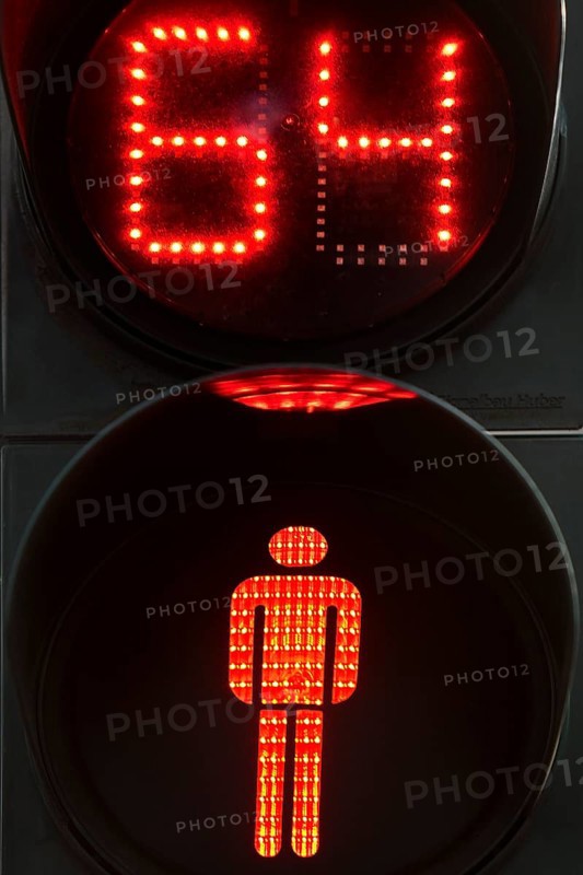 Red pedestrian lights with second display of the red phase, Bochum, Ruhr area, North Rhine-Westphalia, Germany, Europe