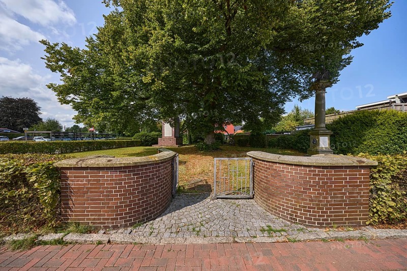 Memorial to the Fallen of the 1st World War, monument, trees, brick wall, entrance, Zetel, district of Friesland, Lower Saxony, Germany, Europe