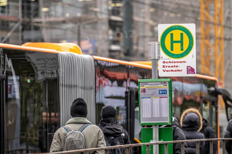 Rail replacement service by buses during conversion and refurbishment of Düsseldorf-Wehrhahn S-Bahn station, extensive work on platforms, tracks, station building, sometimes considerable temporary restrictions for passengers, North Rhine-Westphalia, Germany, Europe