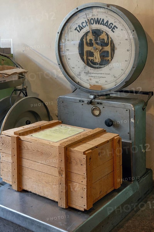 Ready-packed crate on the scales in the shipping department of the valve factory, formerly Dietz & Pfriem Ventilfabrik, today Industriemuseum Lauf, Sicharchard Str., Lauf an der Pegnitz, Middle Franconia, Bavaria, Germany, Europe