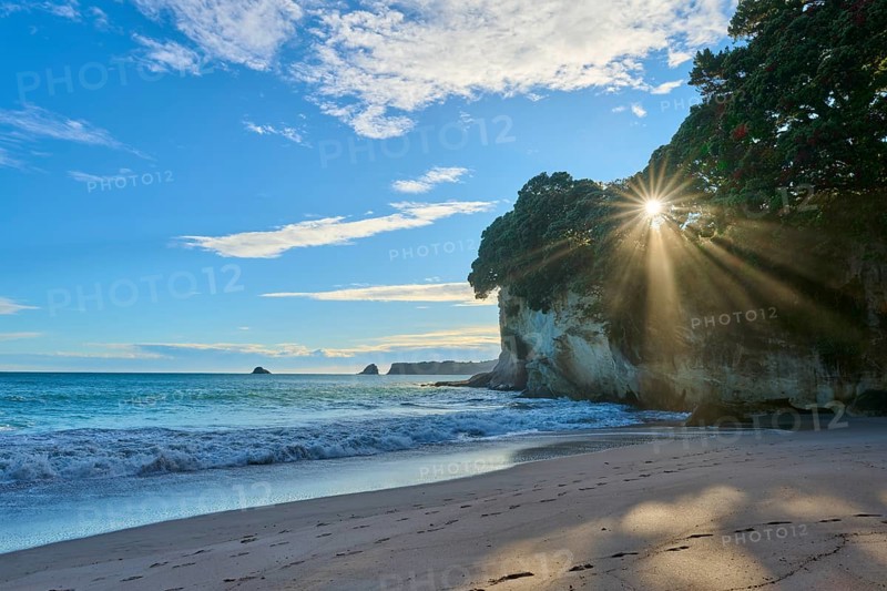 Coastal landscape with beach and bright sun between rocks, Cathedral Cove, Coromandel, Canterbury, North Island, New Zealand, Oceania