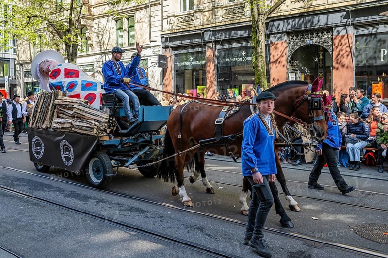 Float of the Schwyzer Güdelzischtiggsellschaft of the host canton of Schwyz, parade of historically costumed guildsmen, Sechseläuten or Sächsilüüte, Zurich Spring Festival, Zurich, Switzerland, Europe