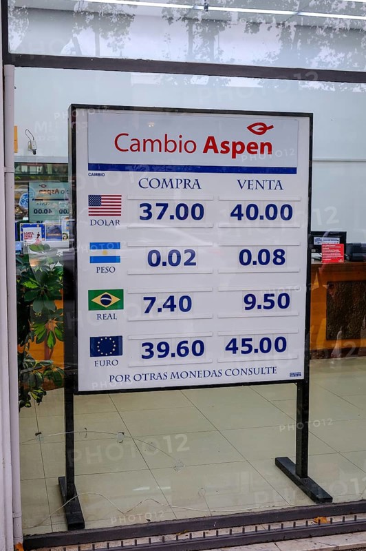 Colonia del Sacramento, Colonia, Uruguay, exchange office, Cambio Aspen, display board with exchange rates for buying and selling the currencies dolar, peso, real and euro, South America