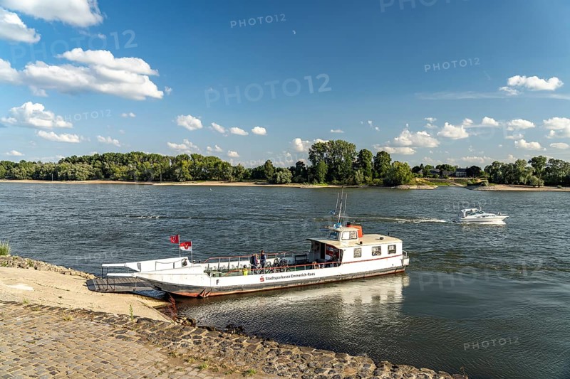 2Bike and passenger ferry on the Rhine in Rees, Lower Rhine, North Rhine-Westphalia, Germany, Europe