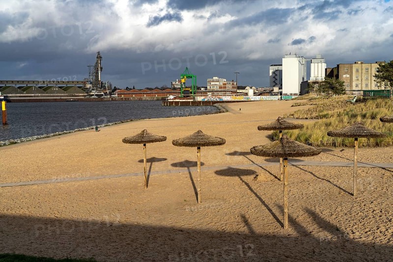 Waller Sand recreation area in Überseestadt, Free Hanseatic City of Bremen, Germany, Europe
