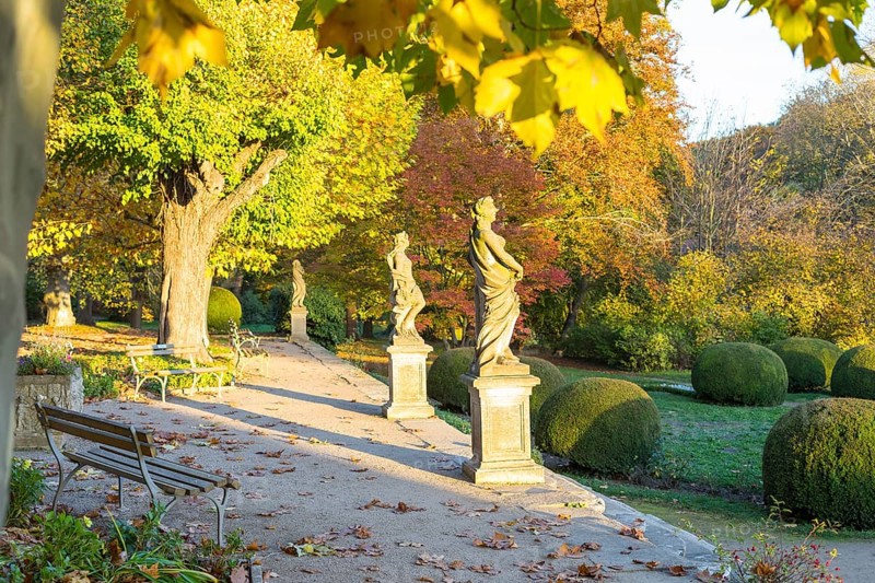 Figures in the last evening light in the French Garden at the baroque castle Diesbar-Seußlitz in autumn, Saxon Elbland, Saxony, Germany, Europe