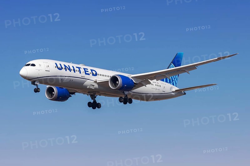 A United Airlines Boeing 787-9 Dreamliner aircraft with the registration number N25982 at Los Angeles Airport, USA, North America