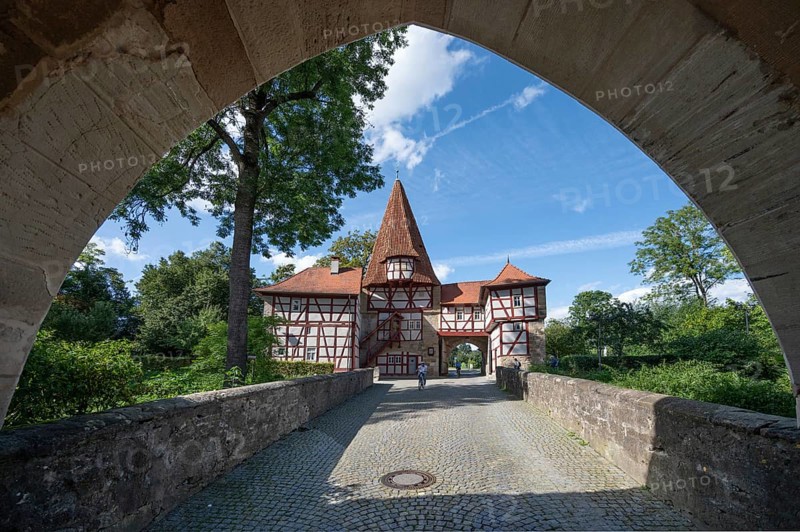 View of the Rödelser Tor from the Mittagsturm. Part of the town fortifications, 13th century, Iphofen, Lower Franconia, Bavaria, Germany, Europe