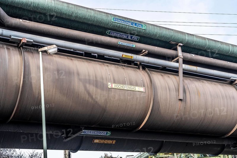 Pipelines for district heating, blast furnace gas, at the Thyssenkrupp Steel site in Duisburg Marxloh, North Rhine-Westphalia, Germany, Europe