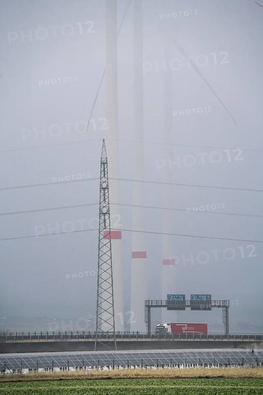 Wind farm in the fog, photovoltaic system, on the A44 motorway, dark doldrums, no wind no direct sunlight, in the Rhenish lignite mining area, south of the Garzweiler opencast mine near Bedburg, North Rhine-Westphalia, Germany, Europe