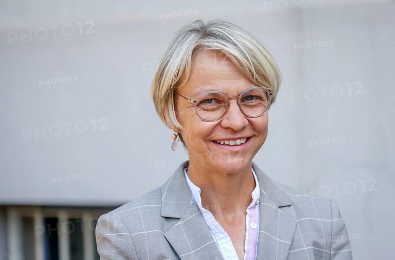 Duisburg, North Rhine-Westphalia, Germany, Dorothee Feller, Minister for Schools and Education of the State of North Rhine-Westphalia, North Rhine-Westphalia Schools Minister visits the municipal comprehensive school Globus am Dellplatz, Europe