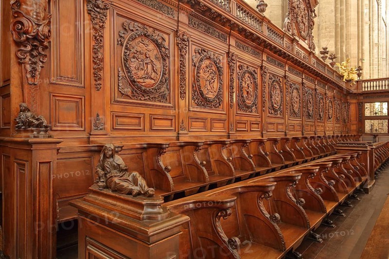 Wooden figure and reliefs on the choir stalls of the Gothic church Ste-Marie-Madelein, interior view, wood carving, arts and crafts, detail, decoration, wood, wooden chairs, chairs, row, series, Sainte, Saint-Maximin-la-Sainte-Baume, St, Ste, Var, Provence, France, Europe
