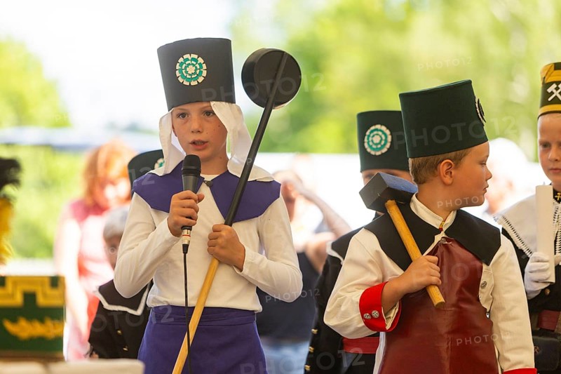 Minister President Michael Kretschmer visits Schneeberg on the occasion of the Mountain Dispute Day. Here is a performance by the children's group from Kinderhaus Neustädtel e.V., Siebenschlehner Pochwerk, Schneeberg, Saxony, Germany, Europe