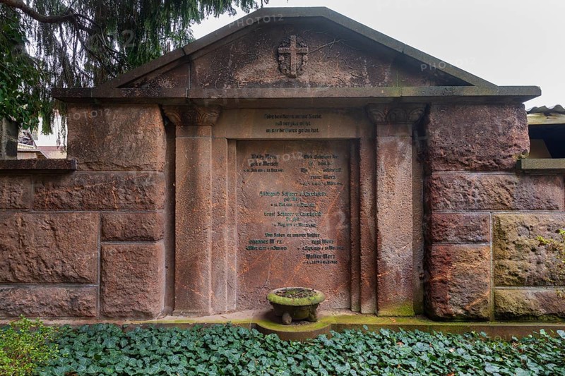 The Loschwitz cemetery is the second burial ground in Dresden's Loschwitz district that is still in use today, alongside the disused church cemetery of the Loschwitz church. Inaugurated around 1800, it has been a listed building since 1985 due to its numerous valuable artists' graves. Schnorr von Carolsfeld family gravesite, Dresden, Saxony, Germany, Europe