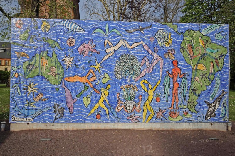Sculpture Living Planet Square, World Map of Life, by Stefan Szczesny 2000, street art, wall mosaic, graffiti, Australia, South America, Pacific, ocean, map, water, sea, figures, flora, fauna, blue, Villeroy & Boch, Mettlach, Saarland, Germany, Oceania