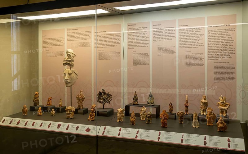 Display case of figurines and decorateive objects, Period, Mayan archaeological museum, Fort San Jose, Campeche, Mexico, Central America